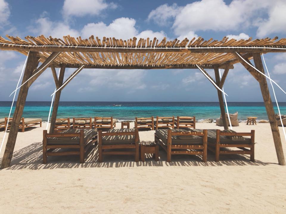 Strandtent Ocean Oasis aan zee aan de zuidkust van Bonaire